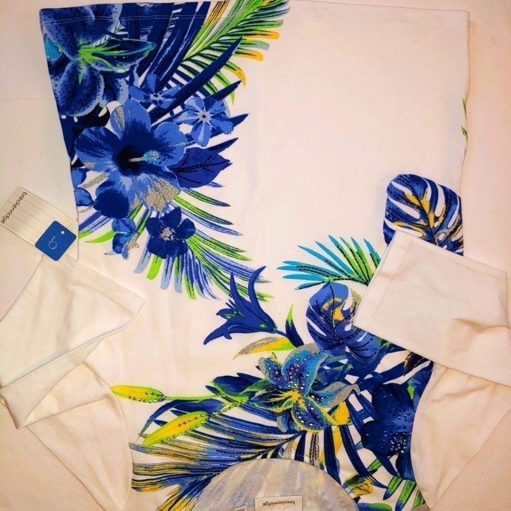 NWT Floral Lily Top S